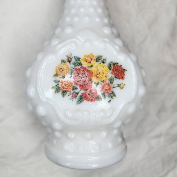 Avon Milkglass Bud Vase - Picture 4 of 10
